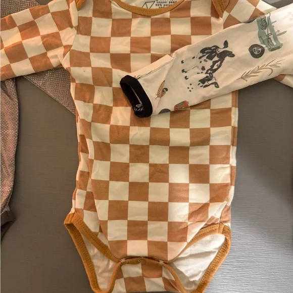 EUC Copper Pearl 3-6m Onsies - Picture 3 of 5